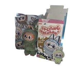 Exciting Macarons Vinyl Face Figure